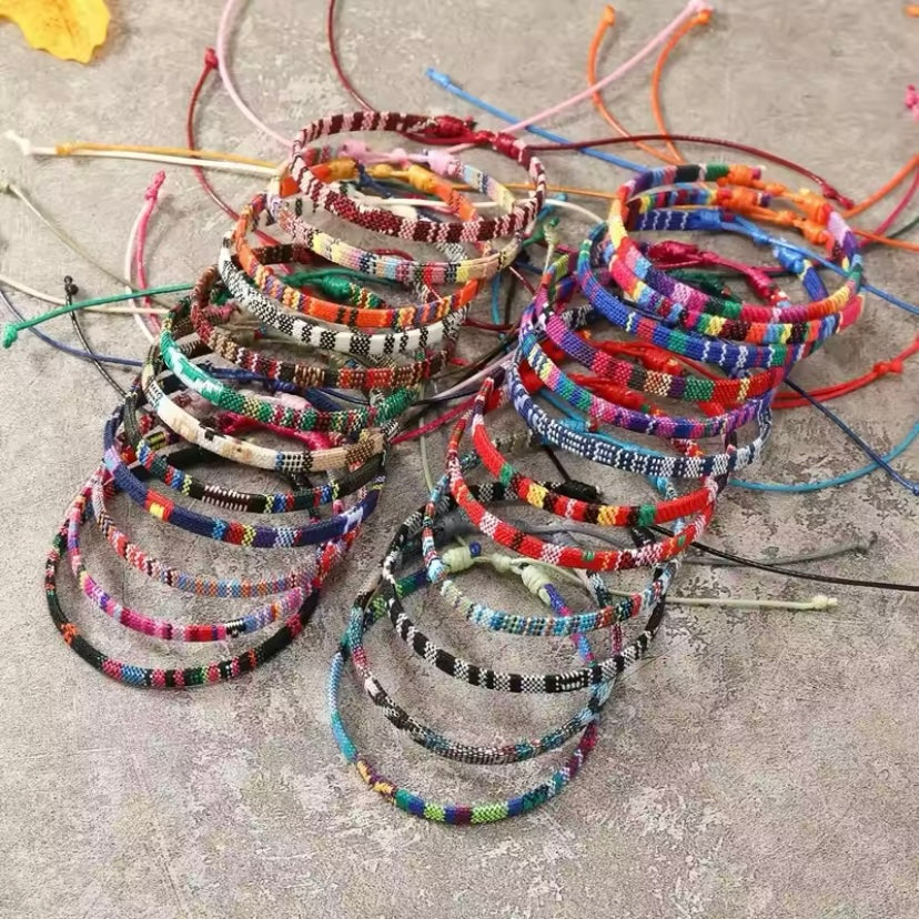24-delige Boho Armbanden Set | Handgemaakte Kleurrijke Vriendschapsbandjes voor Mannen en Vrouwen