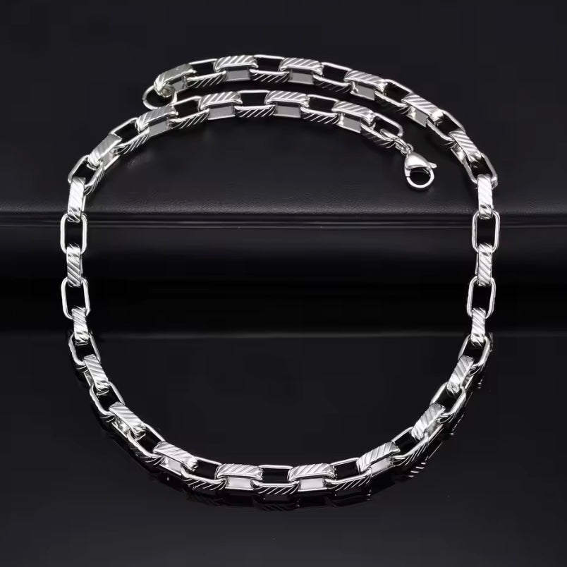 Elegante Reliëf Ketting – Roestvrijstalen Rechthoek | Tijdloze Luxe voor Vrouwen