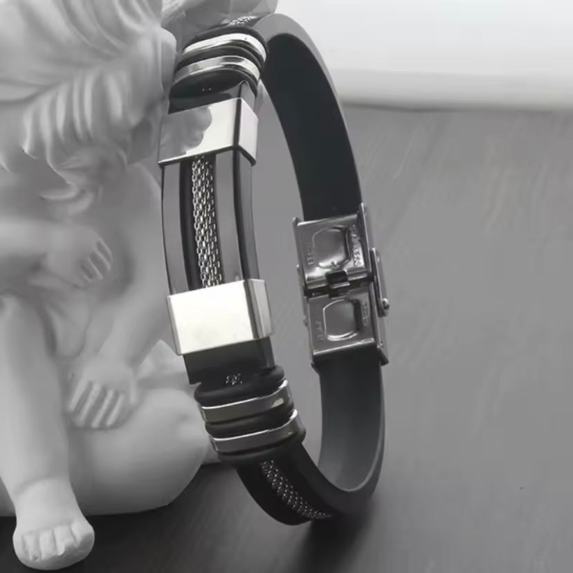 The Titan – RVS & Siliconen - banner